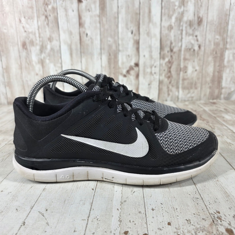 Nike Free 4.0 Women 8.5 Black White Running Shoes 642200-010 Low Top Sneakers